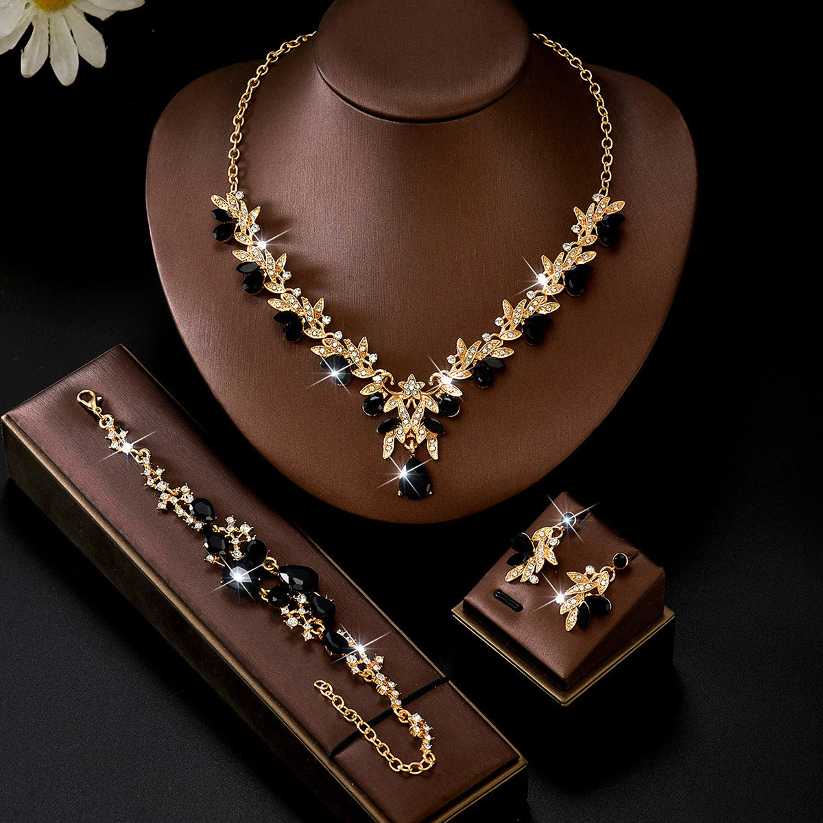 🔥【Collar + Pulsera + Pendientes】💎✨Conjunto de tres piezas de joyería chapada en oro de alta gama con forma de lágrima.