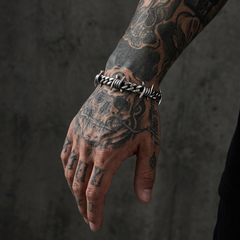 🔥【Compra 1 y llévate 1 gratis】🔥Pulsera cubana para hombre con diseño de espinas, estilo hip hop europeo y americano.