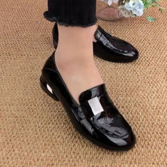 🥰🥰【35-41】 2025 Nuevos zapatos de cuero brillante, versátiles y de moda para mujer