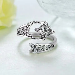 ✨【Compra uno y llévate otro gratis】Anillo de nudo celta de plata de ley 925