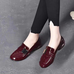 🥰🥰【35-41】 2025 Nuevos zapatos de cuero brillante, versátiles y de moda para mujer