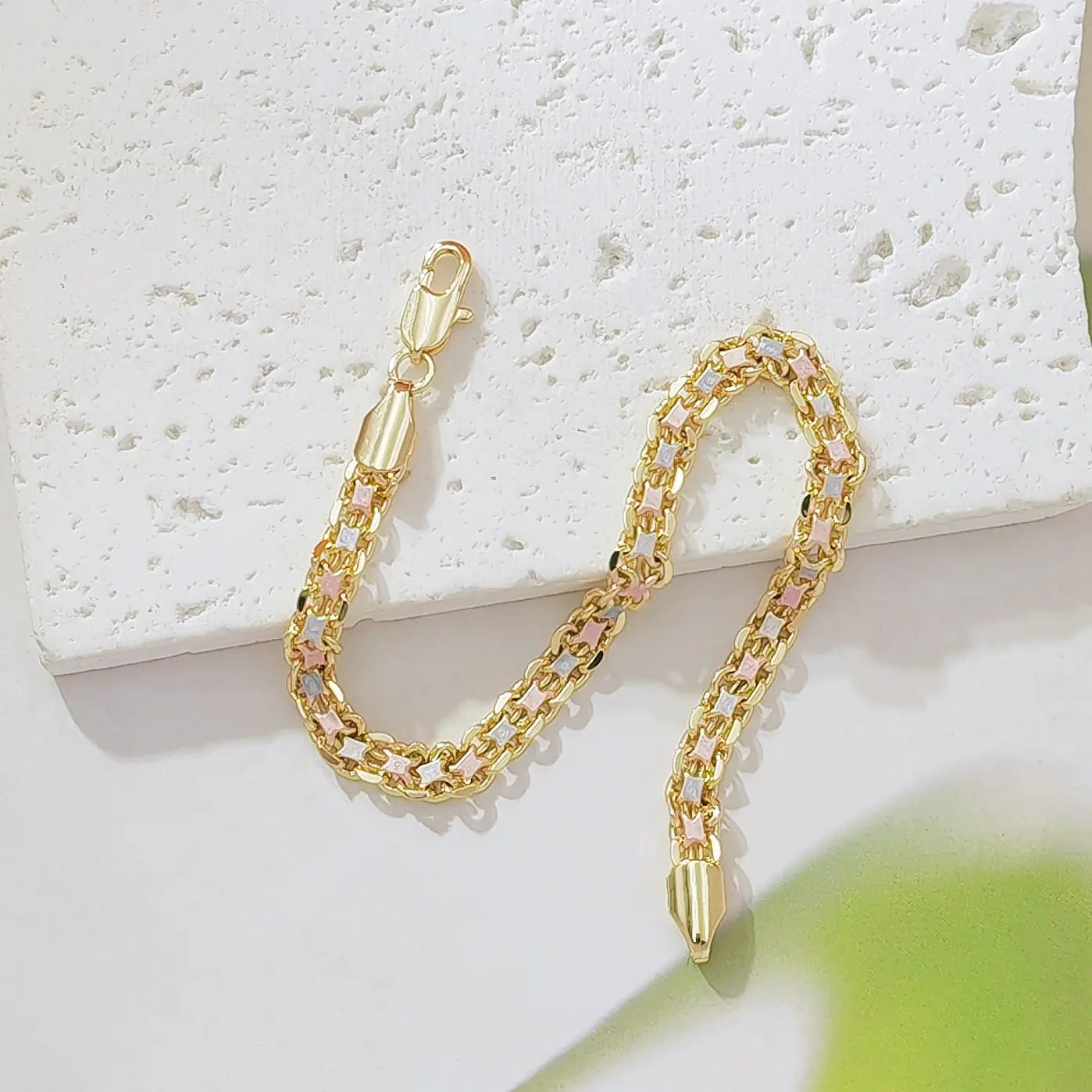 📢📢 ¡Descuento del 50 % por tiempo limitado! ⏰ Elegante pulsera cubana estilo femenino: hermoso colgante, diseño clásico y cómoda de llevar 💝