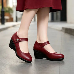 👡【Tallas 35-41】Zapatos de piel suave con suela blanda y tacón de cuña antideslizante: perfectos para madres.