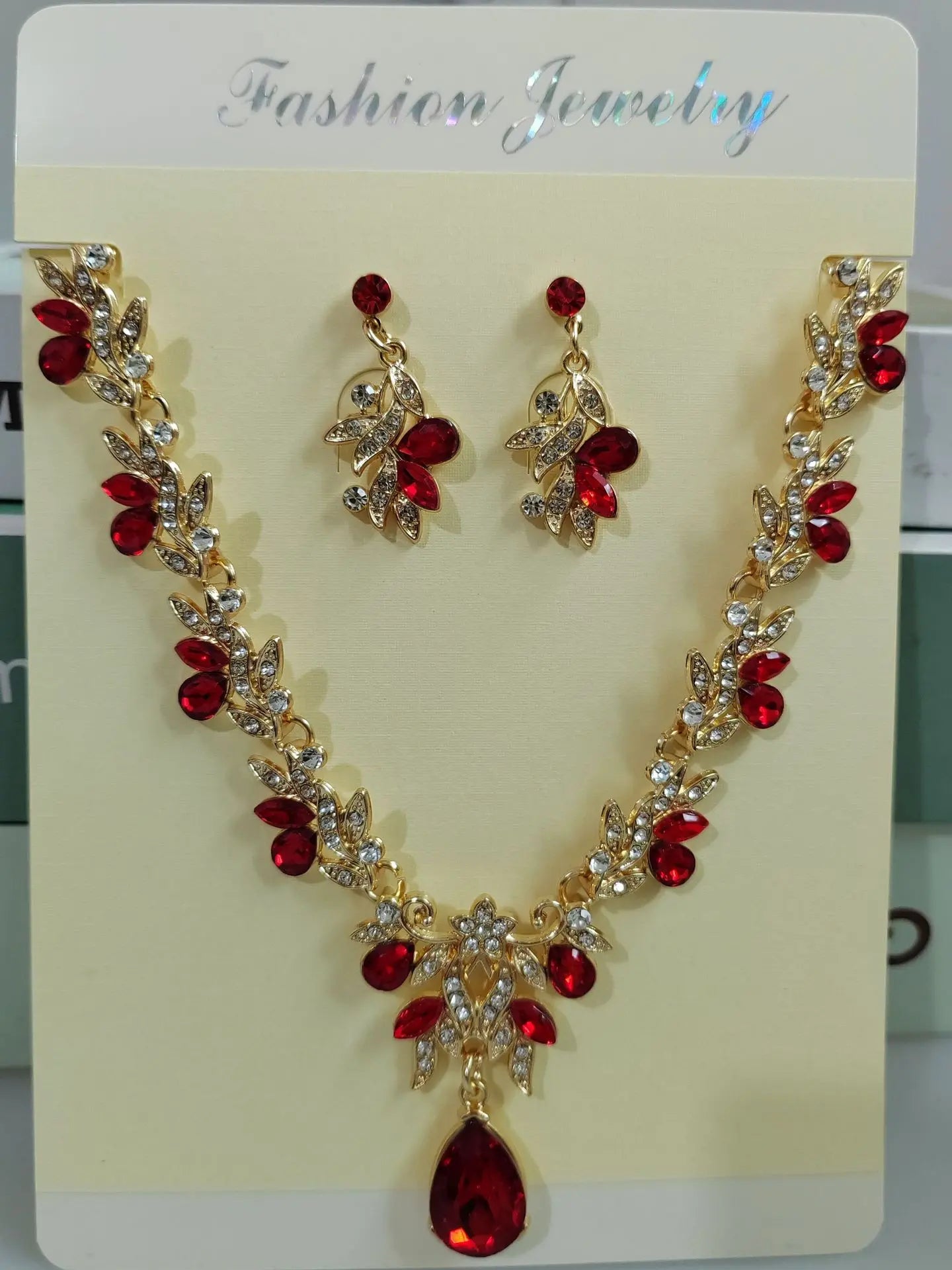 ✨✨Conjunto de collar y pendientes con colgante en forma de gota brillante