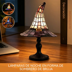 🔥【Novedad de Halloween】Luz nocturna con forma de sombrero de bruja gótica: ¡una creativa luz de resina con efecto de vidrieras retro! 🔮🧙‍♀️