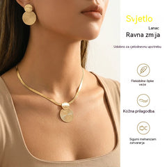 🔥 50% popusta 💎 Moderan i elegantan set ogrlice i naušnica ✨ Elegantno i klasično, idealno za svakodnevno nošenje i zabave 🌿
