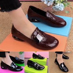 🥰🥰【35-41】 2025 Nuevos zapatos de cuero brillante, versátiles y de moda para mujer
