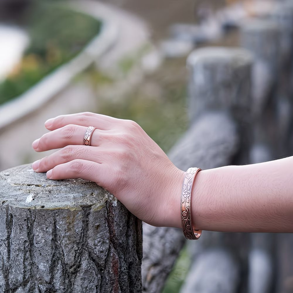 🔥【Pulsera + Anillo】✨Conjunto creativo de pulsera y anillo magnéticos grabados de estilo retro.