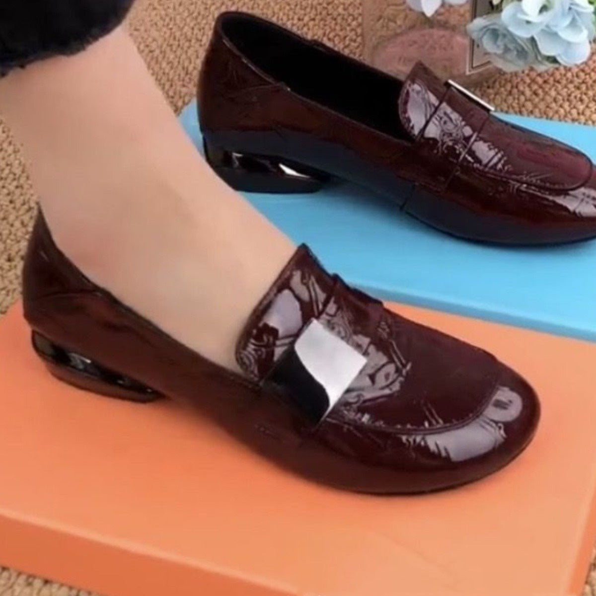 🥰🥰【35-41】 2025 Nuevos zapatos de cuero brillante, versátiles y de moda para mujer
