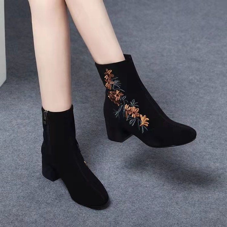🥰🥰【35-40】Botas de mujer con punta redonda y tacón grueso, bordadas y cepilladas