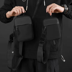 Minibolso de pecho para hombre, sencillo y elegante.