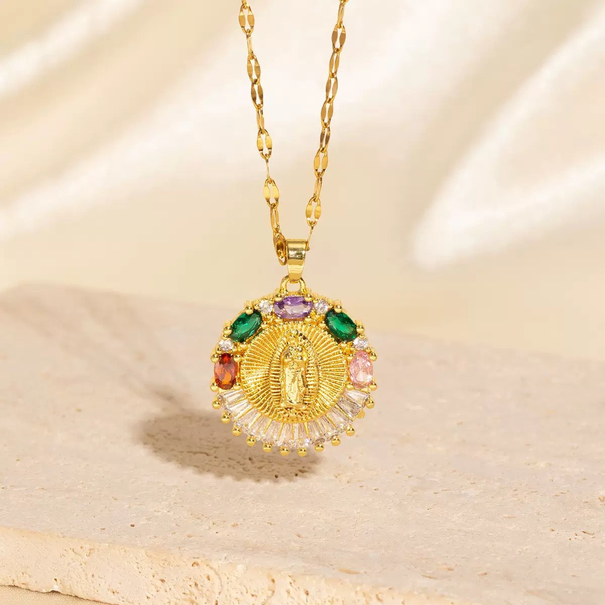 ✨Collar de lujo, collar dorado con diseño en relieve de la Virgen María