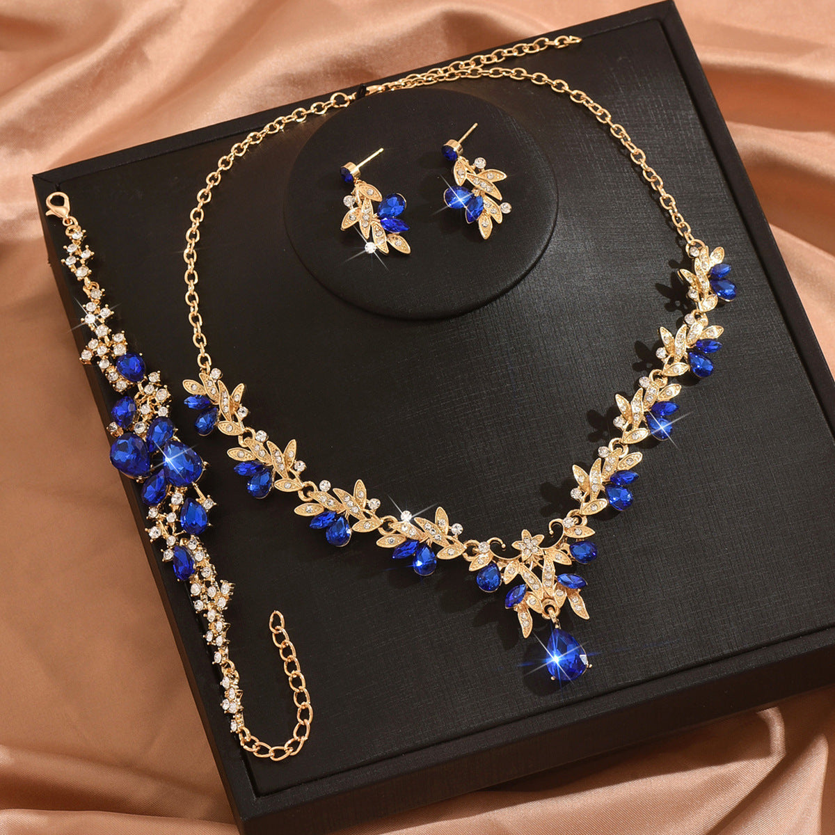 🔥【Collar + Pulsera + Pendientes】💎✨Conjunto de tres piezas de joyería chapada en oro de alta gama con forma de lágrima.