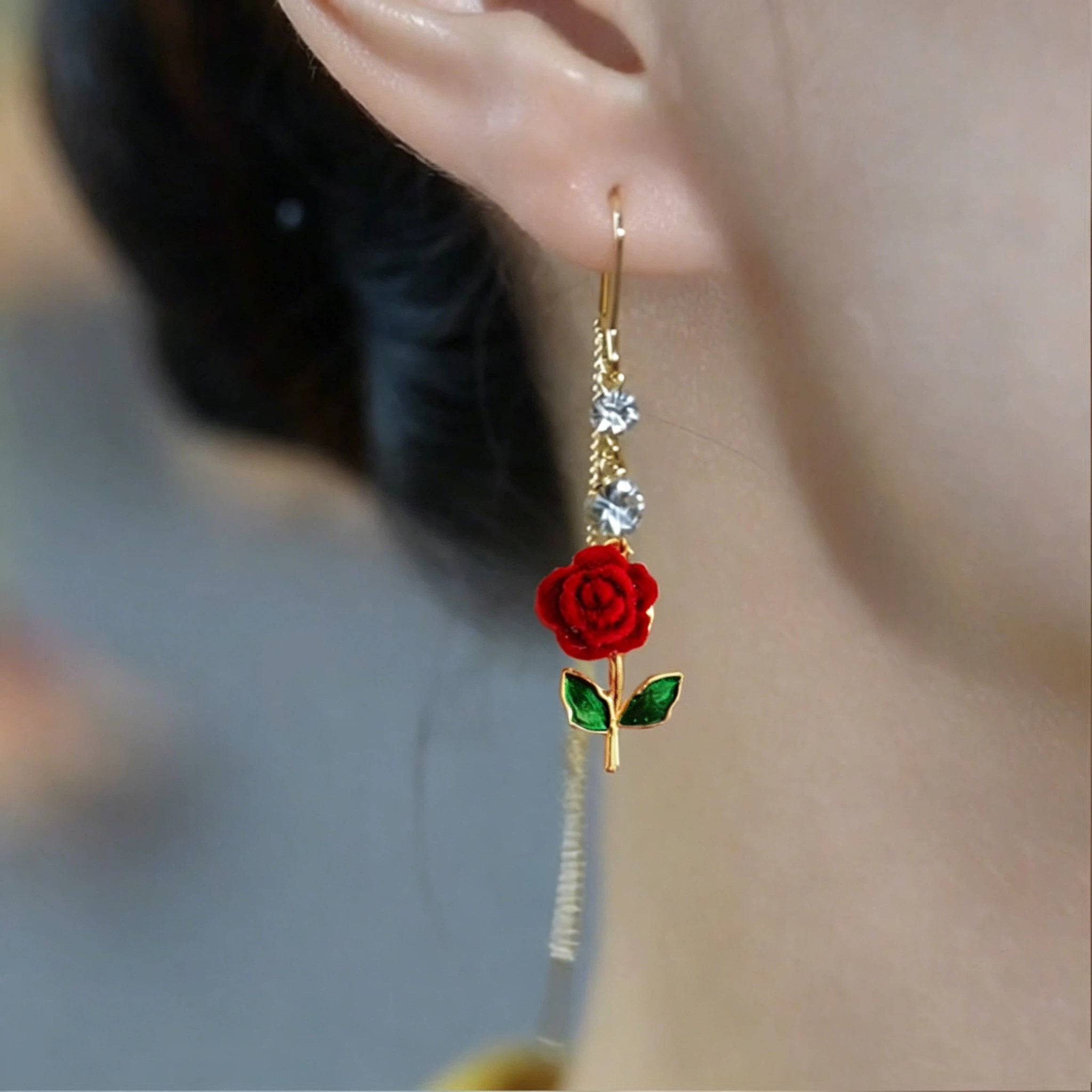 🌟🔥Compre 1 y obtenga 1 gratis【2 pares】🌹 Pendientes elegantes con borlas y rosas rojas