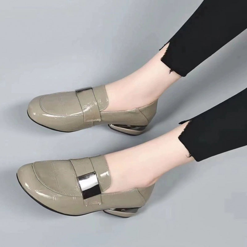 🥰🥰【35-41】 2025 Nuevos zapatos de cuero brillante, versátiles y de moda para mujer