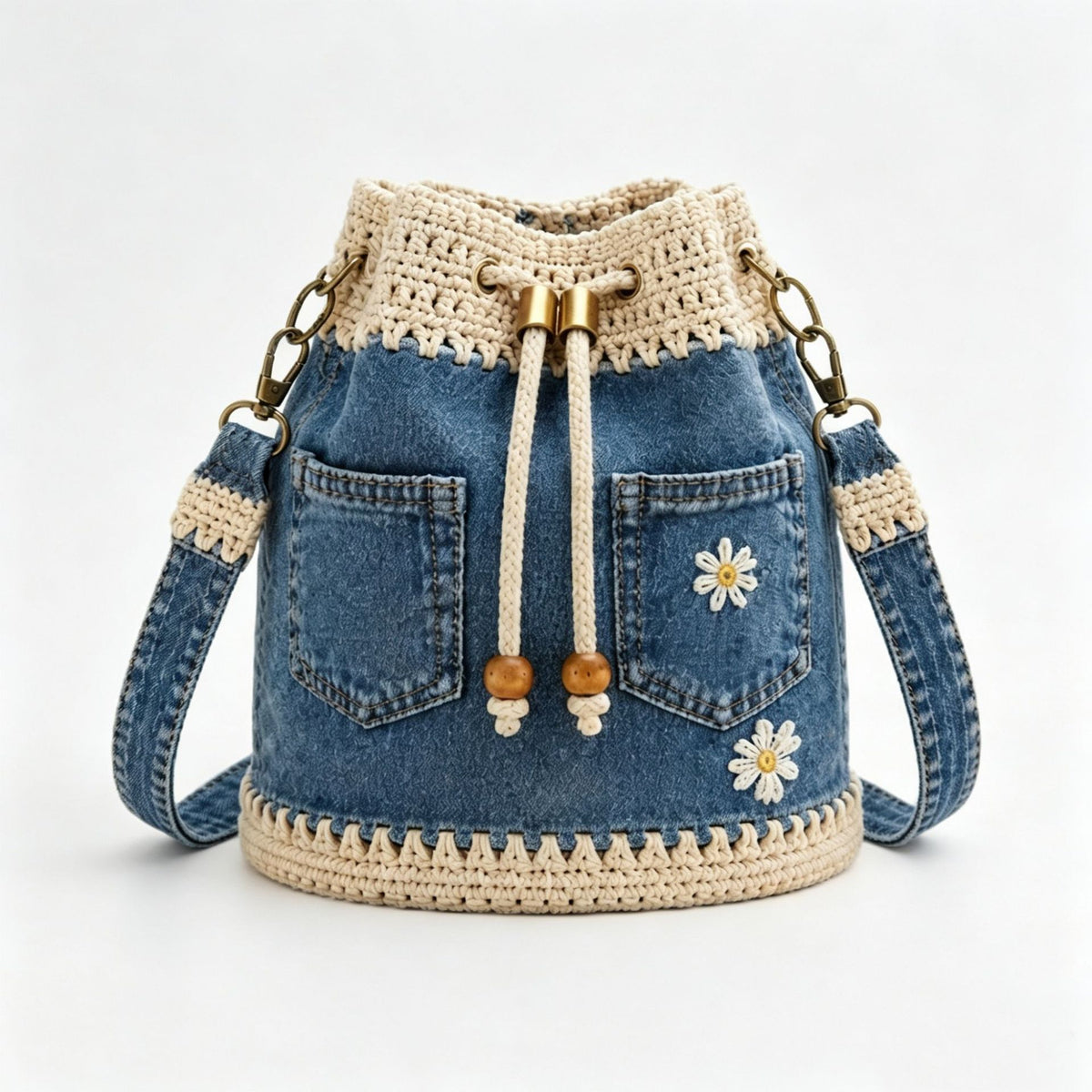Un bolso de mezclilla tejida estilo bohemio que complementa todos tus looks ✨