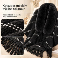 Karuskrae ja tuttidega kootud pontšo 🧣 Elegantne ja soe sall-keep naistele – sügis/talv ❄️ Mitmekülgne, avara lõikega rõivaese, mis toob esile kauni silueti ✨