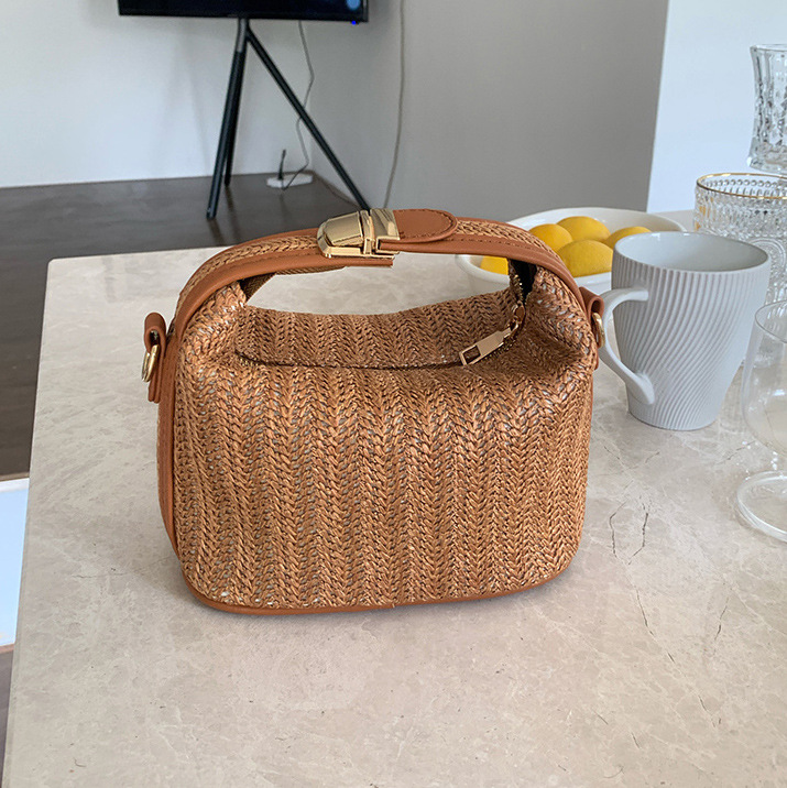 👜✨Bolso bandolera de paja elegante para mujer, con correa de hombro desmontable y diseño con hebilla.