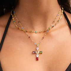 👍🥰🥰 Collar con cruz de circonitas de colores. Incluye un precioso joyero.