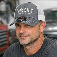 🧢 OFERTA ESPECIAL: ¡50% DE DESCUENTO EN TODAS LAS GORRAS! ✨ Gorra de camionero con bordado "I Fix Shit" – Malla transpirable, protección solar y ajustable 🛠️
