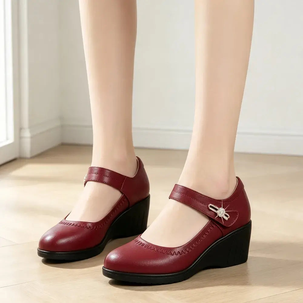 👡【Tallas 35-41】Zapatos de piel suave con suela blanda y tacón de cuña antideslizante: perfectos para madres.