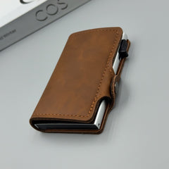 👜🔥【Compra uno y llévate otro gratis】Cartera antirrobo retro de cuero genuino para hombre