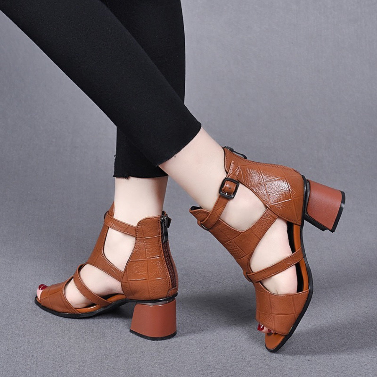 👡【35-40】2025 nuevas sandalias romanas boca de pez gruesas de cuero suave
