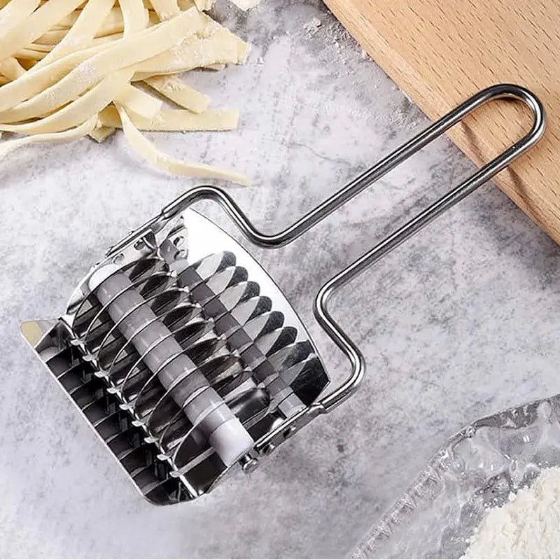 🔥Compre 1 y obtenga 1 gratis（2 piezas）📢📢 ¡50% de descuento! ⏰ Cortador de fideos manual para el hogar