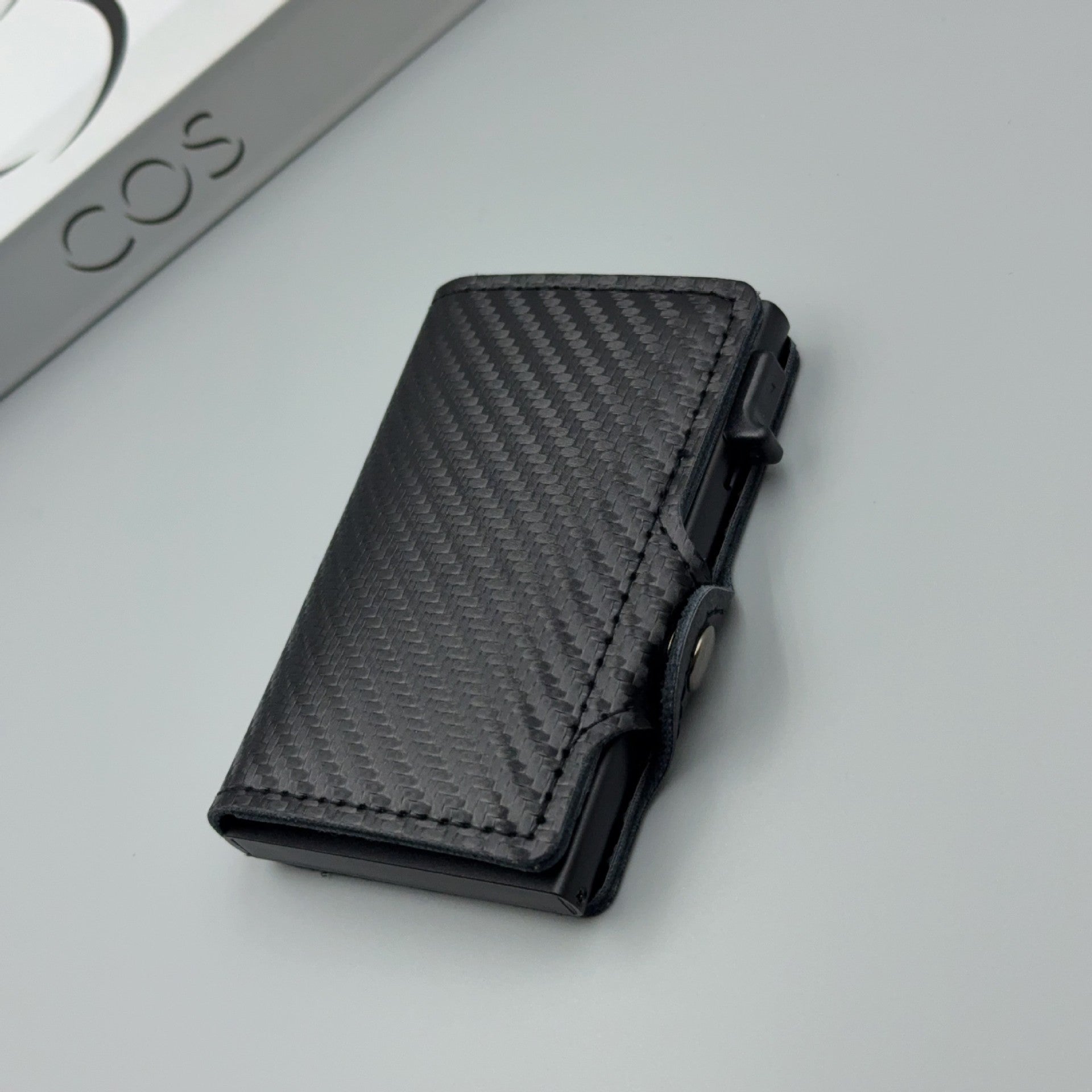 👜🔥【Compra uno y llévate otro gratis】Cartera antirrobo retro de cuero genuino para hombre
