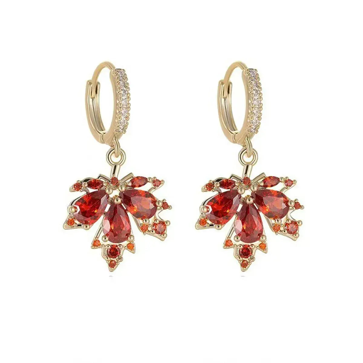 Elegantes pendientes de hoja de arce roja – Chapados en oro y cristal de circonita, diseño lujoso y refinado 🍁✨