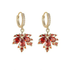 Elegantes pendientes de hoja de arce roja – Chapados en oro y cristal de circonita, diseño lujoso y refinado 🍁✨