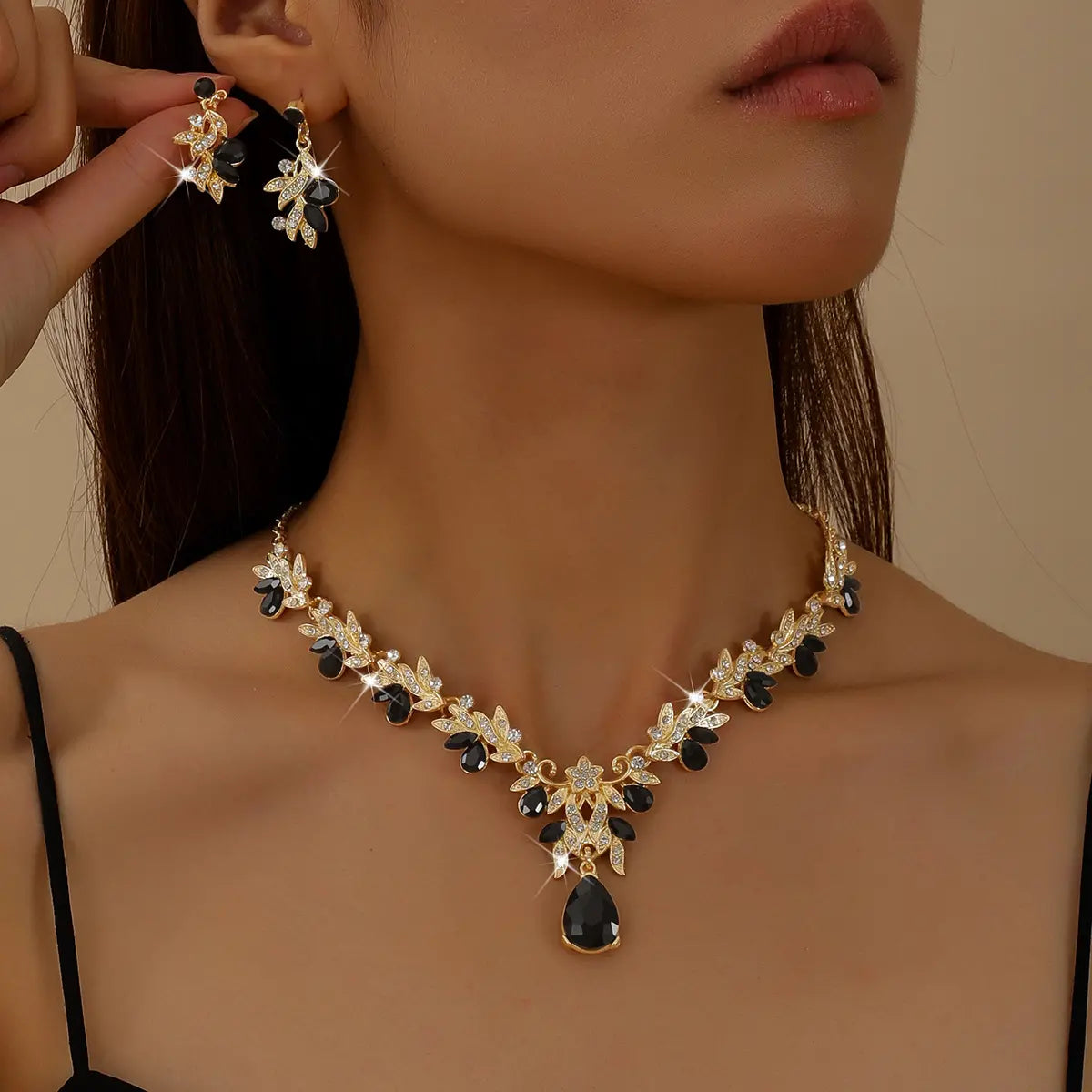 ✨✨Conjunto de collar y pendientes con colgante en forma de gota brillante