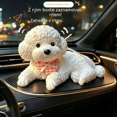 🐶✨ Okrasek za avto v obliki kodrasta: najljubša popestritev armaturne plošče
