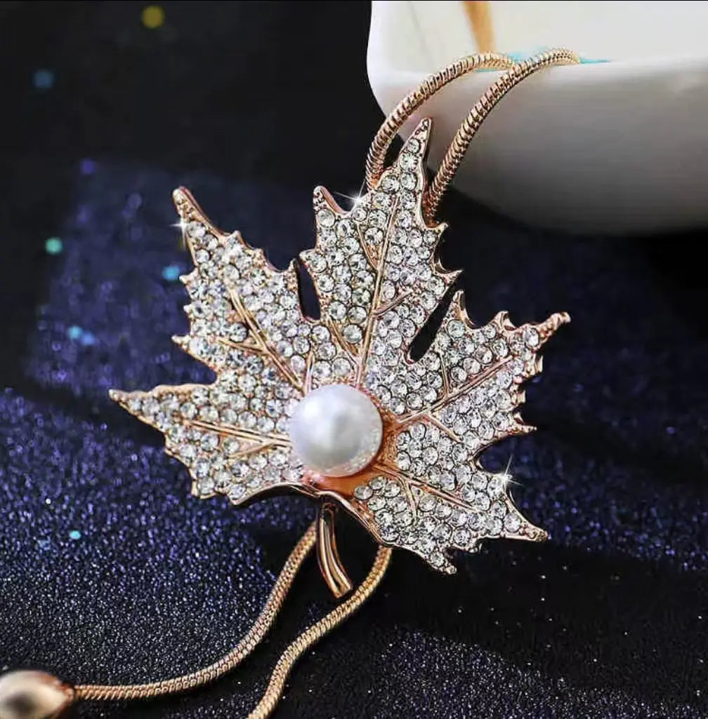 📢📢【Último día con 50% de descuento】✨Nuevo collar de perlas con forma de hoja de arce, elegante y versátil.