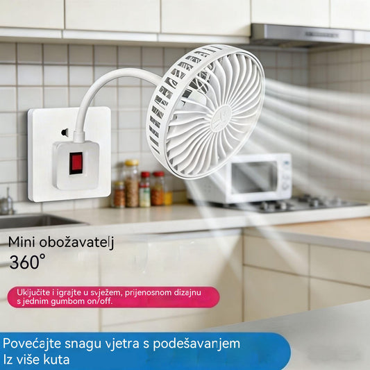 Kupi 1 i dobij 1 gratis 🌟Dva komada za samo 23 €!🔌💨 Mini ventilator za utičnicu s rotacijom od 360° – snažno osvježenje za kuhinju, kupaonicu, spavaću sobu i ured