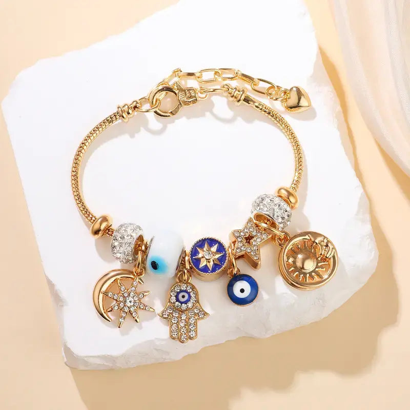 Pulsera de mujer con diseño de cielo estrellado | Luna, mano de Hamsa, ojo turco y árbol de la vida