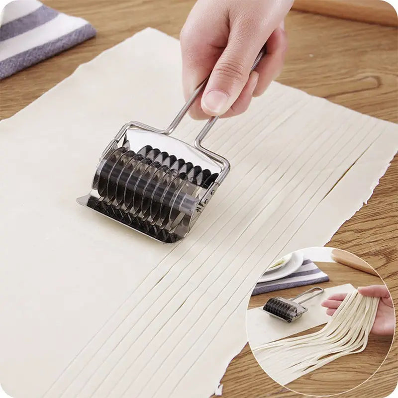 🔥Compre 1 y obtenga 1 gratis（2 piezas）📢📢 ¡50% de descuento! ⏰ Cortador de fideos manual para el hogar