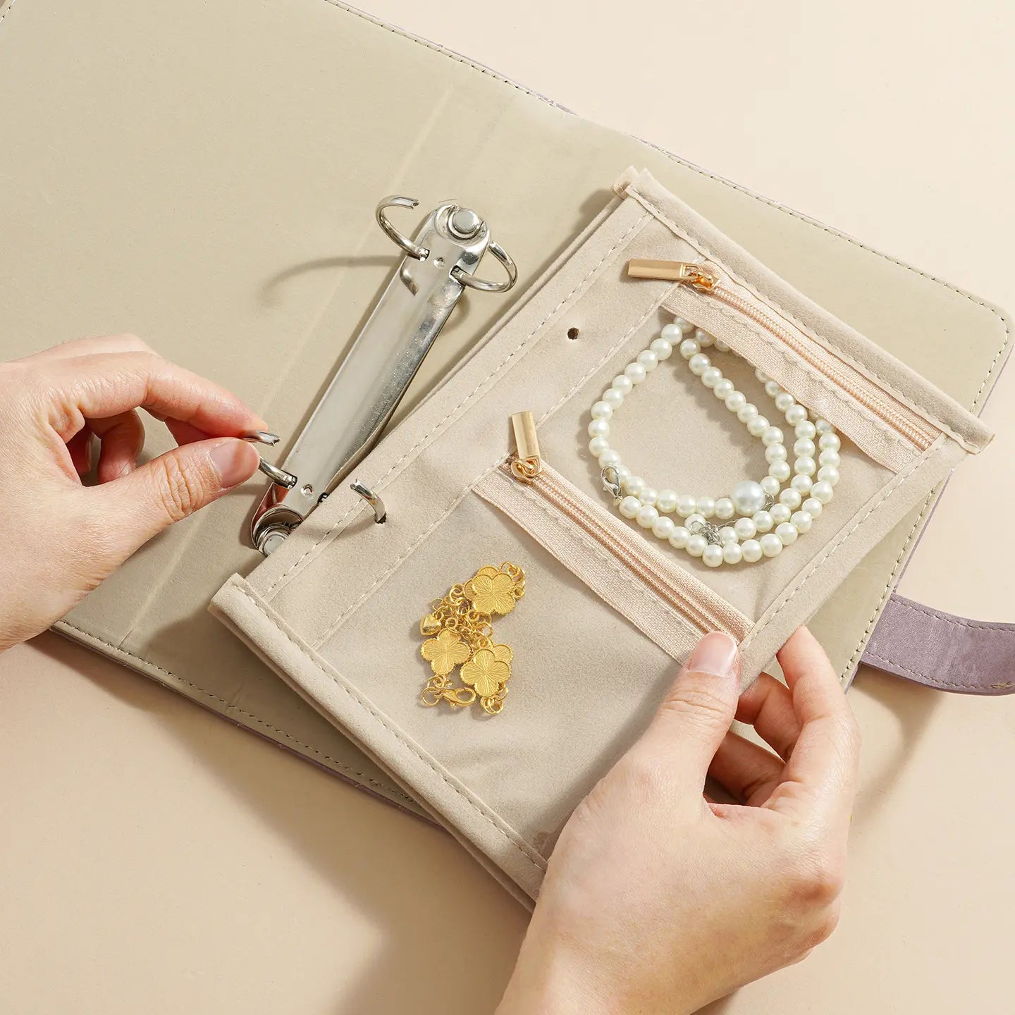 🔥Elegante bolsa portátil para guardar joyas con estampado a cuadros
