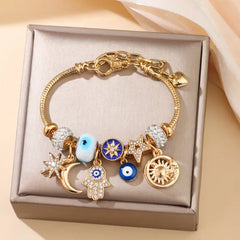 Pulsera de mujer con diseño de cielo estrellado | Luna, mano de Hamsa, ojo turco y árbol de la vida